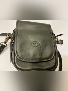 Boulder Ridge Black Leather Men’s Shoulder Belt Bag with Subtle Logo